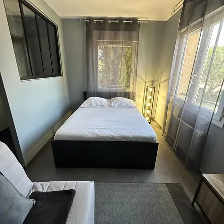 Jaccuzzi A 2 Min Davignon 아파트