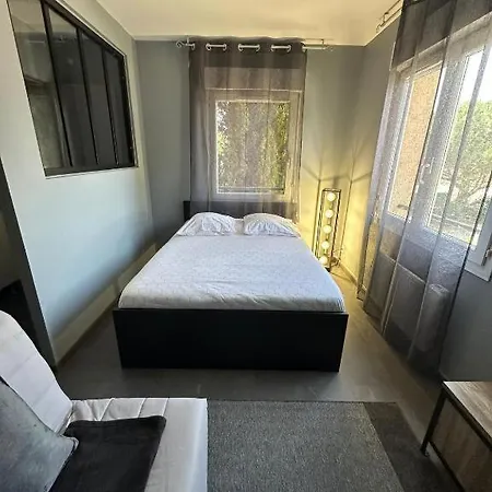 Jaccuzzi A 2 Min Davignon * Les Angles (Gard)